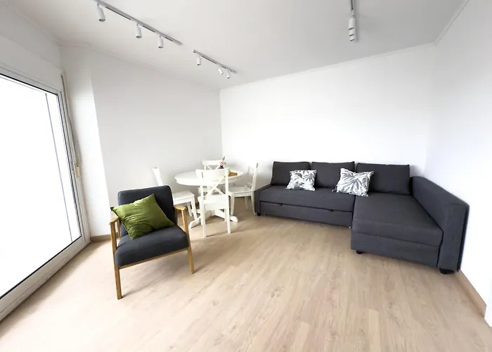 110 - Beachside Renovated 1br 5 Min From شقة *