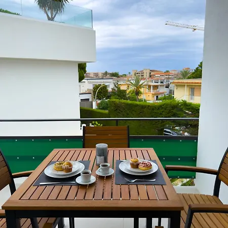 110 - Beachside Renovated 1br 5 Min From