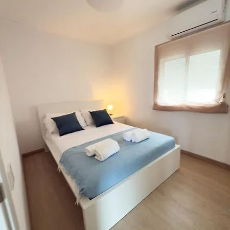 110 - Beachside Renovated 1br 5 Min From アパート カンブリルス
