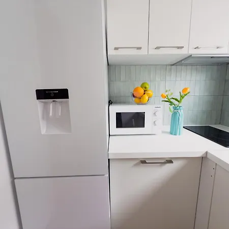 110 - Beachside Renovated 1br 5 Min From カンブリルス