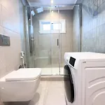 110 - Beachside Renovated 1br 5 Min From דירה קמברילס